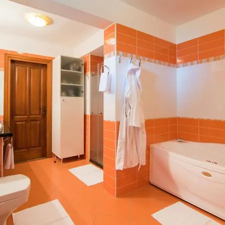 By Guide 别墅 奥帕提亚